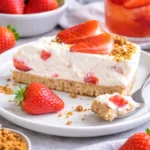 Philadelphia Erdbeer Frischkäse Torte mit frischen Erdbeeren und Sahne