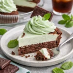 Bunte Cupcakes mit verschiedenen Toppings und kreativen Designs