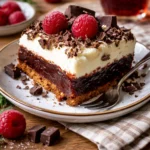 Schwarzwälder Puddingkuchen vom Blech mit Schokolade und Sahne