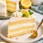 Zitronen-Mascarpone-Torte mit frischem Zitronengeschmack und cremiger Mascarponefüllung.