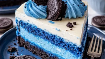 Blaue Samt Oreo Käsekuchen mit Oreo-Keksen und cremiger Füllung