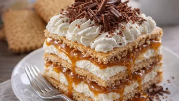 Butterkeks-Kuchen ohne Backen in einer schönen Präsentation