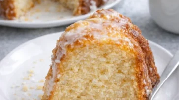 Buttermilch-Donut-Kuchen, saftig und köstlich für jeden Anlass
