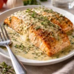 Cremiges Lachsfilet aus dem Ofen, saftig und einfach zubereitet