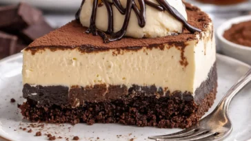 Dekadenter Brownie-Boden-Cheesecake mit schokoladigem Geschmack und cremiger Füllung