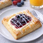 Blätterteig-Frischkäse frisch aus dem Ofen.