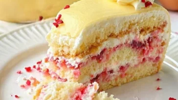 Leckere einfache Marzipantorte, die schnell zubereitet werden kann