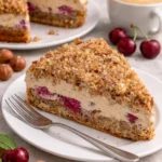 Espresso-Nuss-Torte mit saftigen Kirschen und schokoladiger Glasur