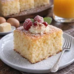 Französischer Butterkuchen frisch gebacken auf einem Teller