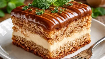 Leckeres Stück Milchmädchen-Kuchen auf einem Teller