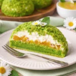 Leckere Mini-Frühlingskuchen auf einem Teller, ideal für Frühlingsfeiern