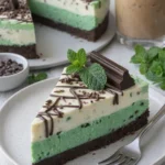 Minz-Schokoladen-Traum-Dessert mit frischer Minze und Schokoladensauce