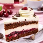 Gläser mit hausgemachter Ostermarmelade auf einem Tisch