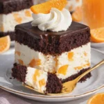Pfirsich mit Schokolade als köstlicher Snack oder Dessert