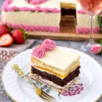 Rechteckige Torte mit dekorativen Herzen für feierliche Anlässe