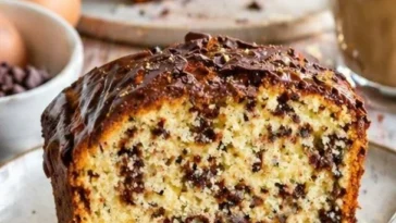 Saftiger Ameisenkuchen frisch aus dem Ofen, perfekt für jeden Anlass.