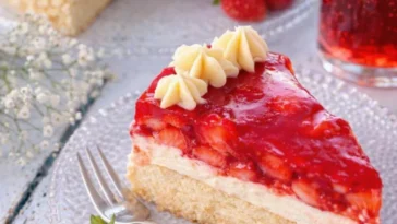Weltbestes Erdbeerkuchen Rezept mit frischen Erdbeeren und cremiger Füllung