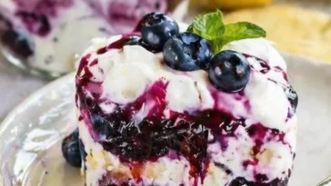 Blaubeer Tiramisu im Glas ohne Ei und Alkohol, sommerlich frisches Dessert