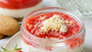 Erdbeer-Cheesecake im Glas - schnelles und leckeres Dessert