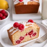 Himbeer-Zitronenlaibkuchen mit frischen Himbeeren und Zitronenzeste