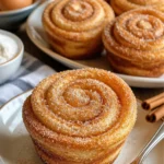 Schnelle Zimt-Zucker-Cruffins, frisch gebacken mit Zimt und Zucker.