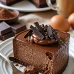 Schokoladen-Fudge-Trüffel-Käsekuchen mit cremiger Textur und leckerem Topping