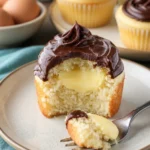 Delizierte Boston Cream Pie Cupcakes im Bäckerei-Stil Rezept für zuhause