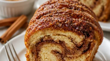 Leckeres Zimt Brot aus Dollywood, perfekt für Zimt-Fans und Genießer.