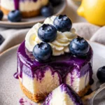 Mini Blaubeer-Käsekuchen mit frischen Heidelbeeren und cremiger Käsefüllung