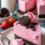 Oreo-Käsekuchen mit einer leckeren Schicht aus Oreo-Keksen und cremiger Füllung.