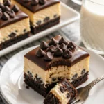 Leckere Schokoladenkeks-Brownie Häppchen auf einem Teller