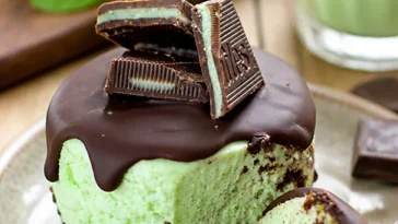 Andes Minz-Mini-Käsekuchen auf einem Teller, perfekt für Desserts