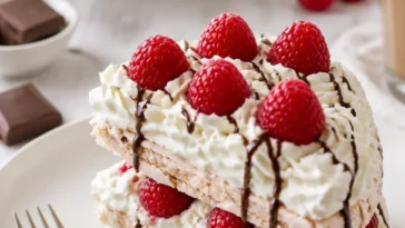 Boccone Dolce Kuchen mit Biskuit und Sahnefüllung