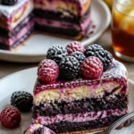 Brombeer-Glückskuchen mit frischen Brombeeren und cremigem Belag