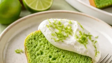 Einfache Key Lime Torte mit frischer Limette und Sahne