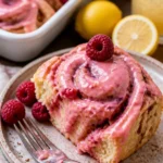 Fruchtige Zimtschnecken mit saftigen Früchten und Zimt