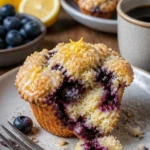 Gemütliche Heidelbeermuffins mit Zitronenzesten-Streuseloberseite