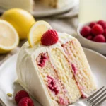 Himbeer-Zitronen-Kuchen mit frischen Himbeeren und Zitronenglasur