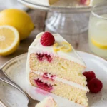 Saftiger Himbeer-Zitronenkuchen mit frischen Himbeeren und Zitronengeschmack