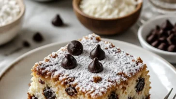 Himmlische Cannoli-Käsekuchen-Riegel auf einem Teller, ideal für Feierlichkeiten