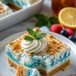 Leckere Blue Raspberry Traumriegel ohne Backen auf einem Tisch
