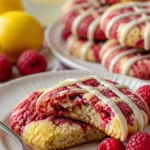 Leckere weiße Schokoladenkekse mit Zitronen und Himbeeren