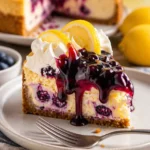 Zitronen-Blaubeer-Cheesecake mit frischen Heidelbeeren und Zitronengeschmack