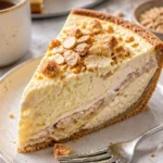 Leckeres Bananen-Cheesecake mit frischen Bananen und cremigem Käsebelag