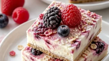 Leckere Beeren-Joghurt-Rinde als gesunder Snack für jeden Tag