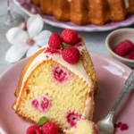 Eierlikörkuchen mit Himbeeren im Gugelhupf-Design für Ostern
