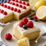 Bunt gestalteter Flaggenkuchen für Feiern und Anlässe
