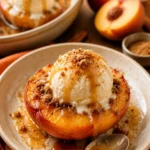 Gebratene Pfirsiche mit Vanilleeis inspiriert von Prinzessin Peach