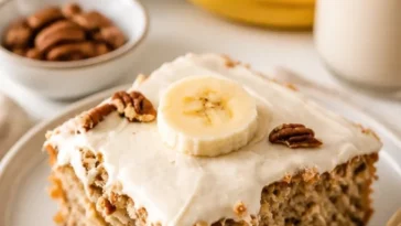 Glutenfreies, milchfreies Bananenkuchen-Rezept auf einem Teller