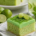 Erfrischender Grüner Limenkuchen mit limettenfarbener Glasur